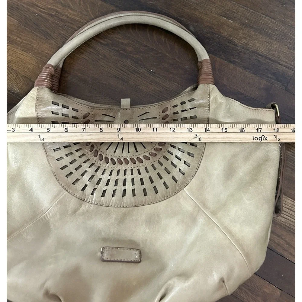 Pikolinos hobo-style leather shoulder bag Sundial Pattern Marfil Artisanal Boho